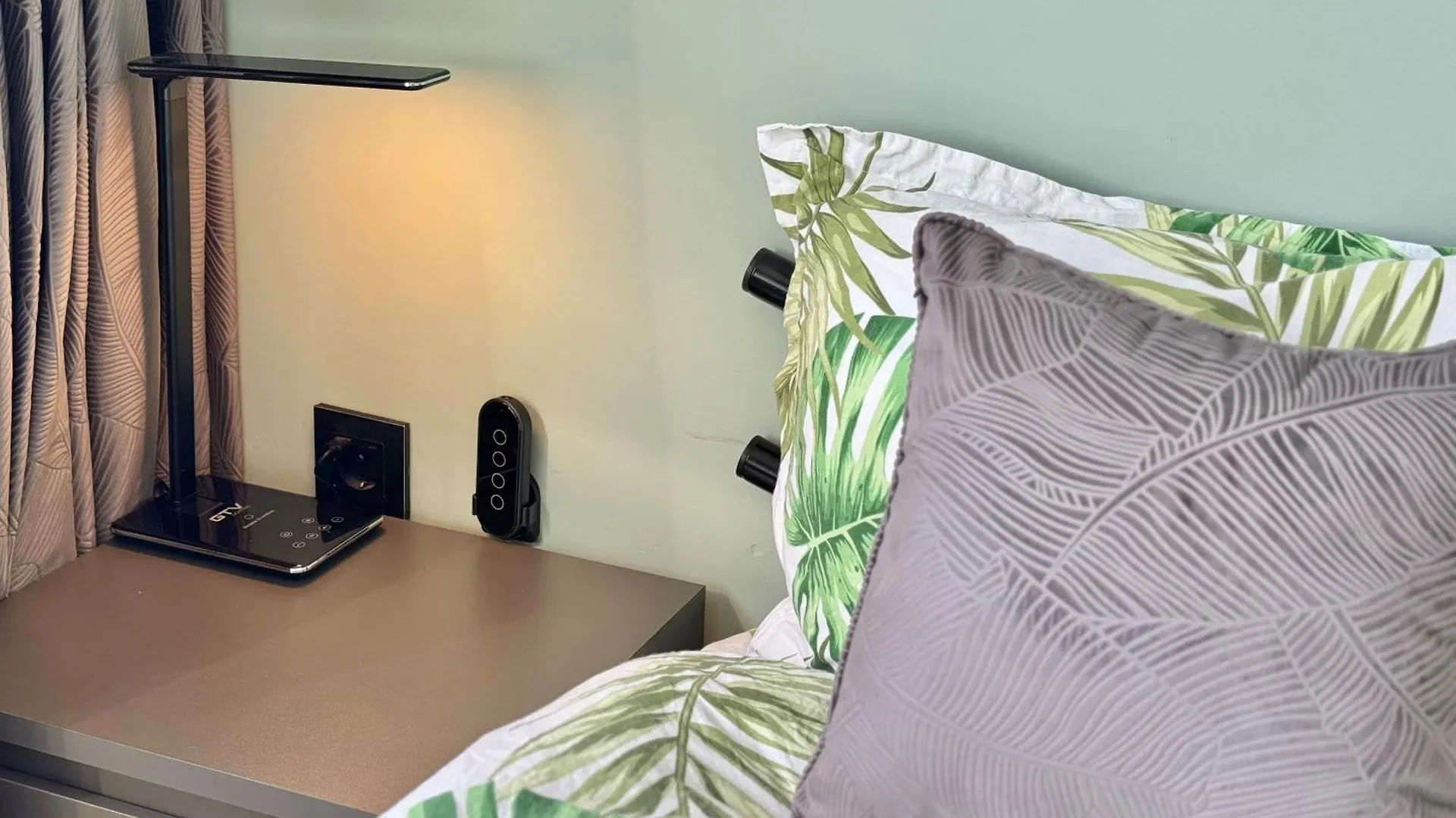Seasky Smarthome Penthouse For 6 Guests With Private Parking 5 Minutes Аway From Central Beach Burgas And City Centre Apartment