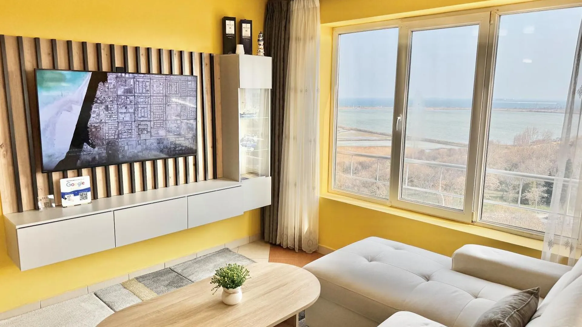 Seasky Smarthome Penthouse For 6 Guests With Private Parking 5 Minutes Аway From Central Beach Burgas And City Centre