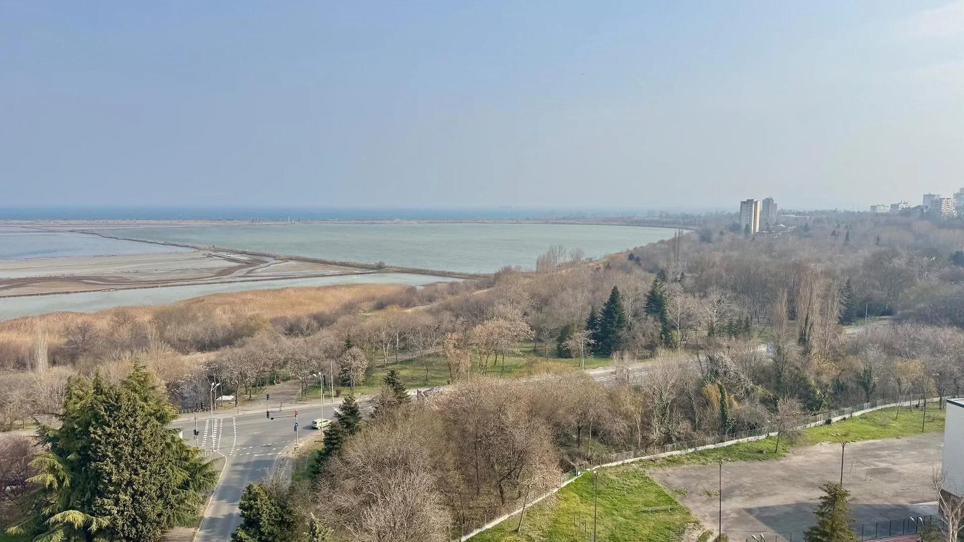 Seasky Smarthome Penthouse For 6 Guests With Private Parking 5 Minutes Аway From Central Beach Burgas And City Centre Apartment